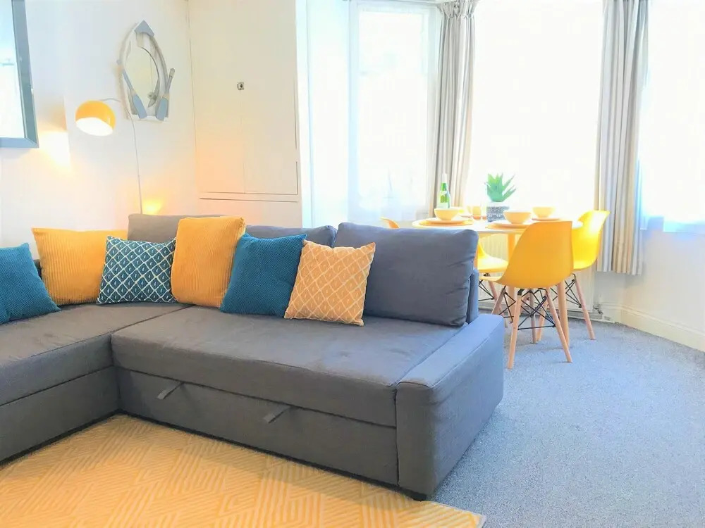 Grafton Seaside Apartment With Parking