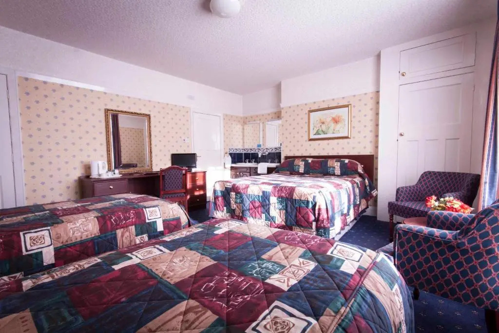 Roselawn Hotel