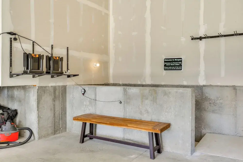 Sleek & Modern Morgan Abode: Great for Families!