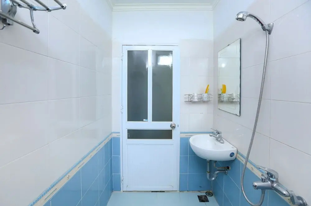 OYO 593 Bach Duong Hotel