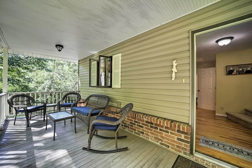 Brevard Retreat ~ 3 Mi to Downtown!