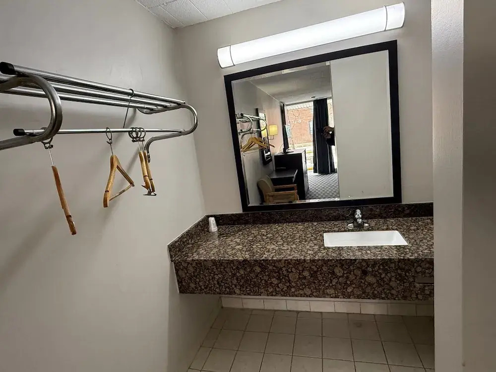 Fort York Motel