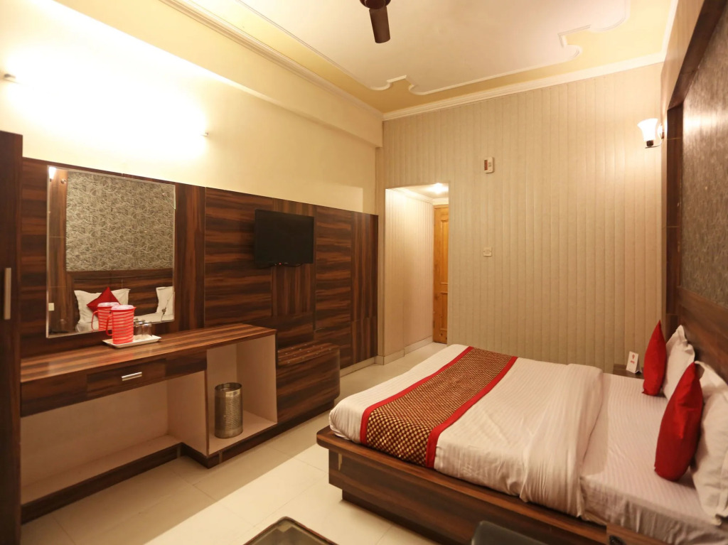 OYO 7358 Hotel Jagdish Residency