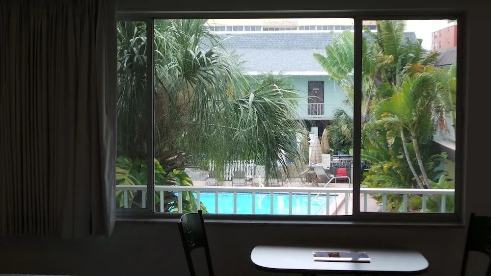 Island House Resort Hotel