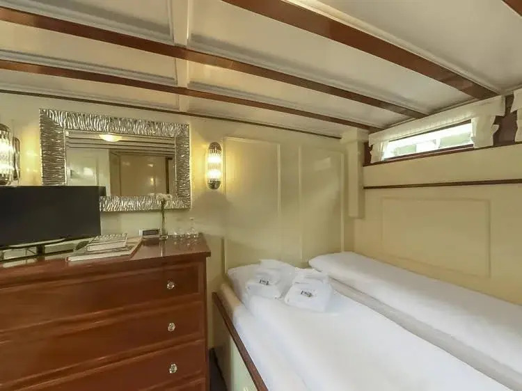 Hotelschiff Nedeva Bremen