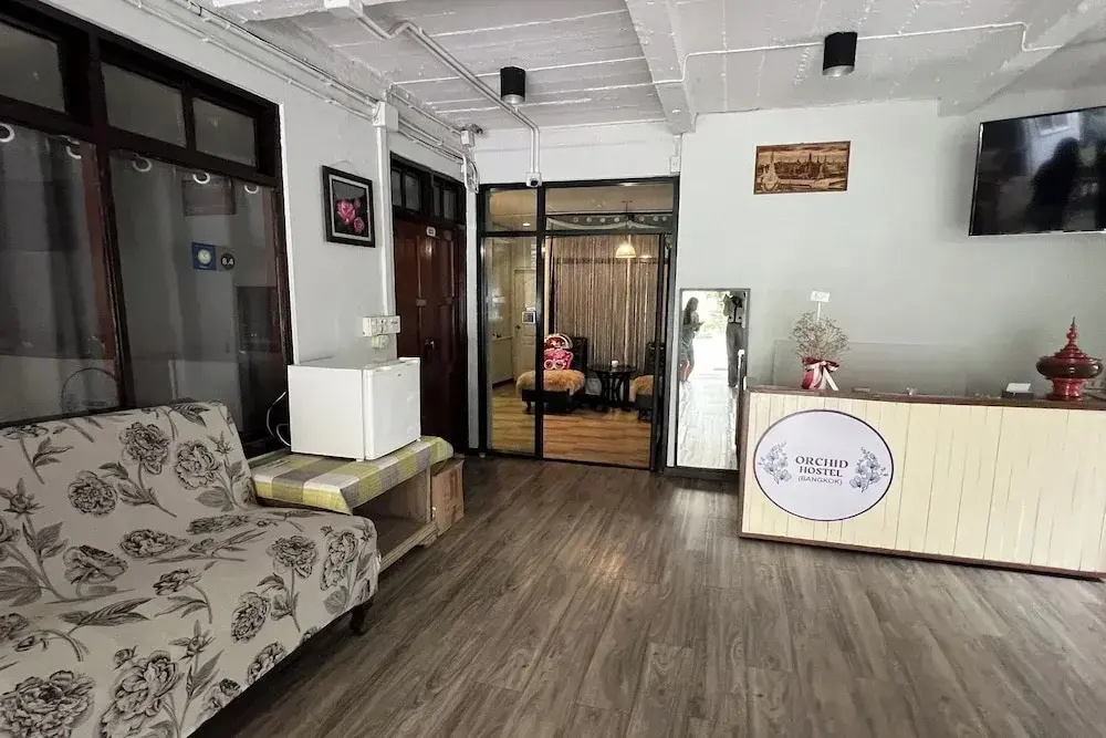Orchid Hostel Near Bumrungrad hospital and Nana Market