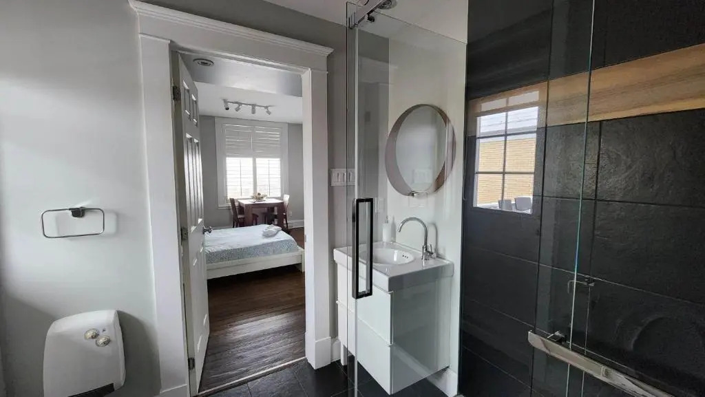 Les Suites Du Vieux-Lévis - With AC and Parking