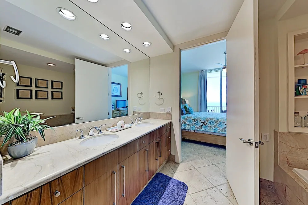 Opulent Beachfront W/ Pools, Spa & Theater 3 Bedroom Condo