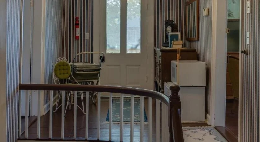 Carrier Houses Bed & Breakfast
