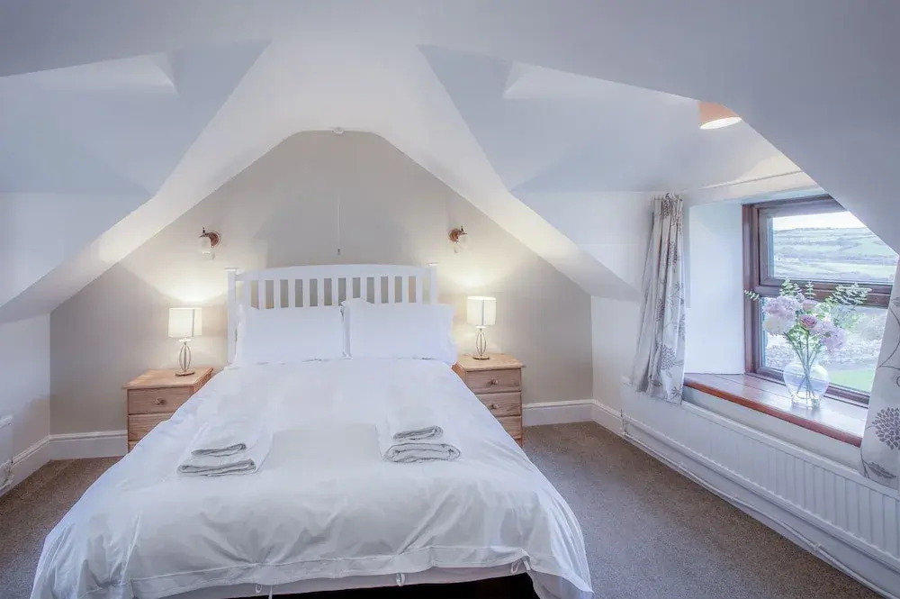 Stormy Castle - 6 Bedroom - Llangenith