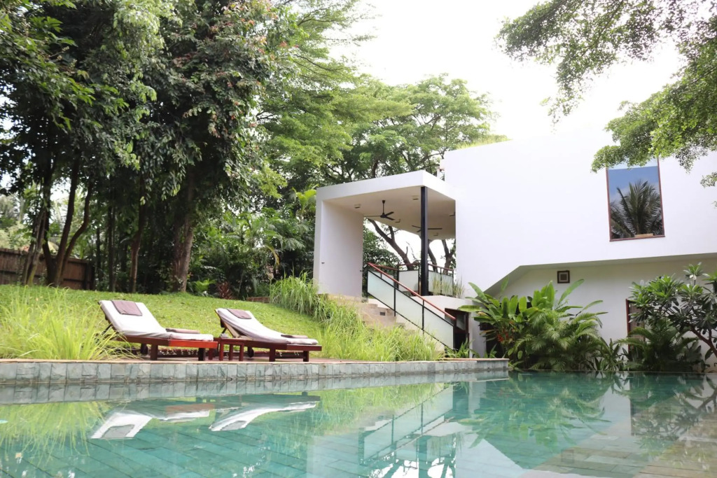 Modern 5 bedroom central pool villa - Rose Apple Residences