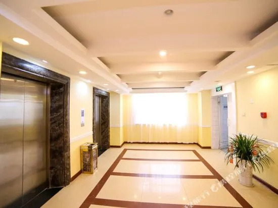 Home Inn (Dangyang Huancheng East Road Sport Center)