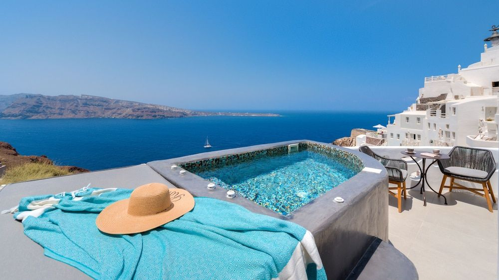 ArmonOia Luxury Caves