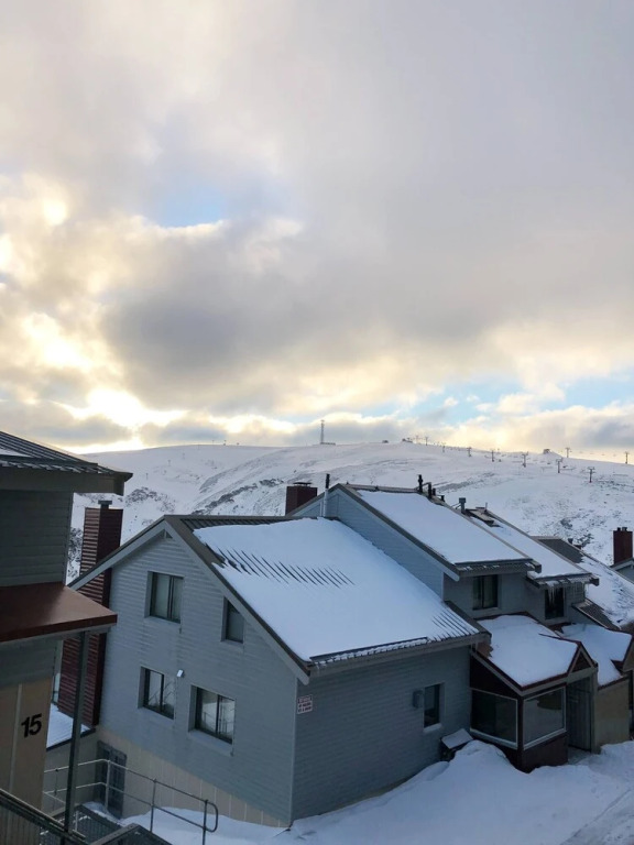 24 Hotham 3 Bedroom Renovated Apartment