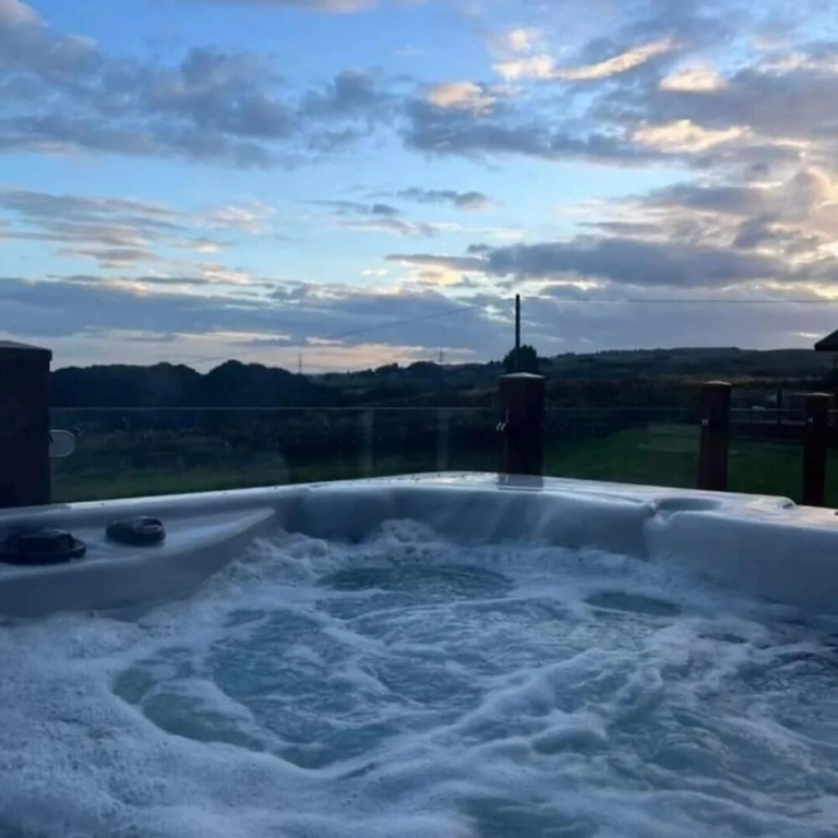 2 Bedroom Sleeps 4 Lodge-Smart Tv-Hot tub-Dogs Ok