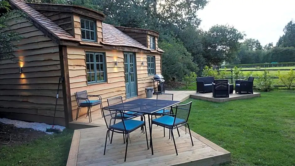 The Secret Cottage & Hideaway Caravan