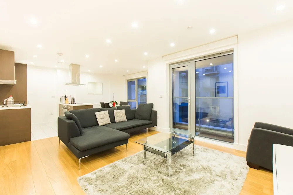 Two Bedroom Apartment Aldgate