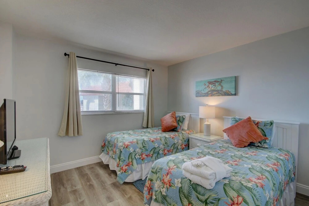 427 El Matador 2 Bedroom Condo by RedAwning