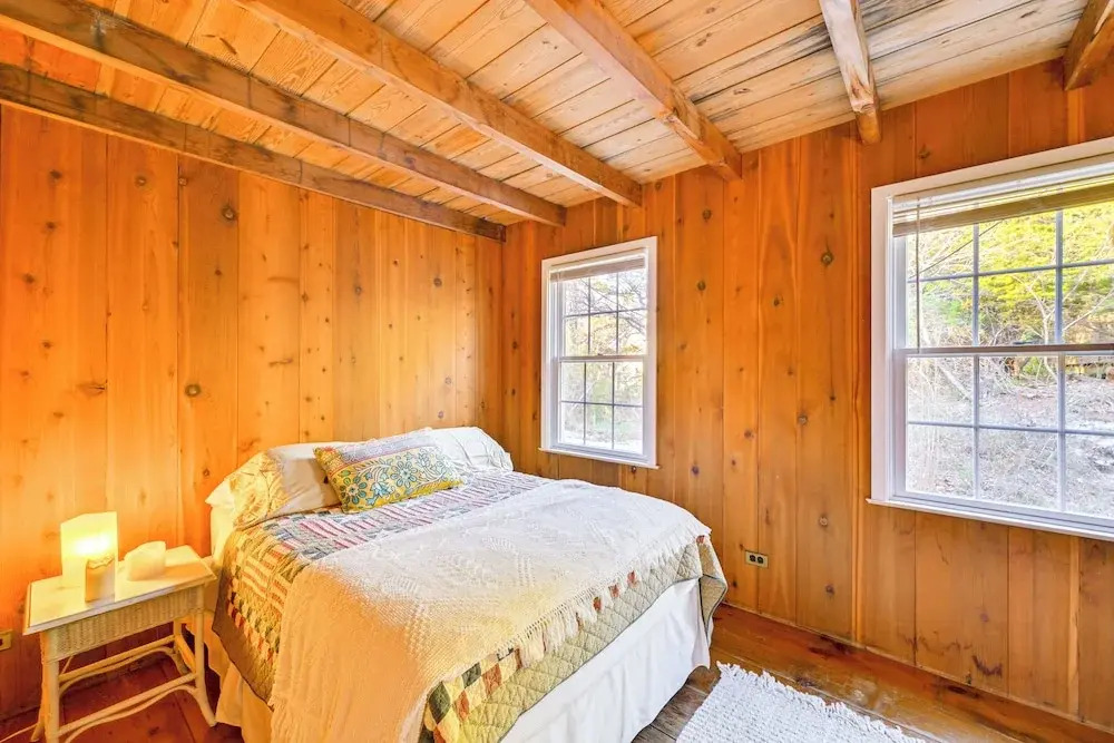 Walk to Amagansett Beach: Cottage w/ Deck!