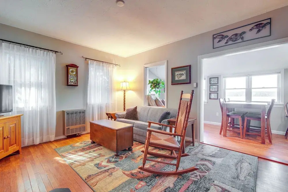 Quiet Plymouth Cottage on Great South Pond!