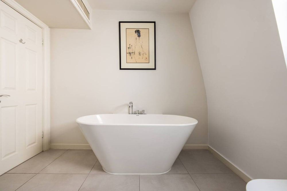 Prince Luxe 4 Bedroom House in Chelsea