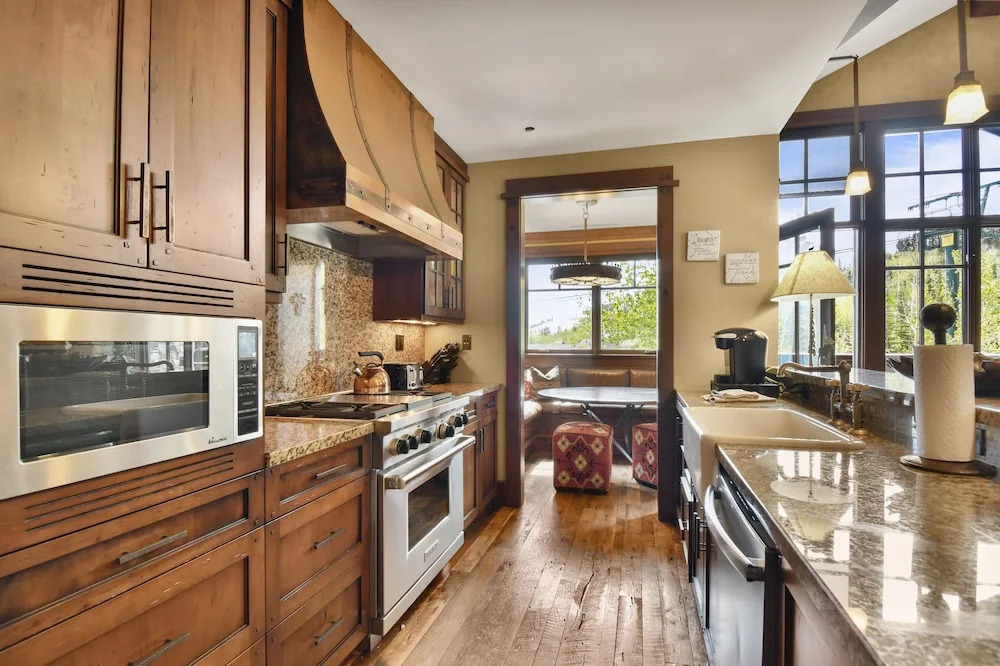 Arrowleaf by Luxury Mountain Destination