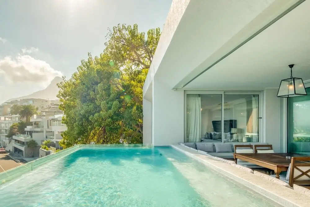 Gorgeous Camps Bay Apartment in Secure Block With Sea Views Caliche