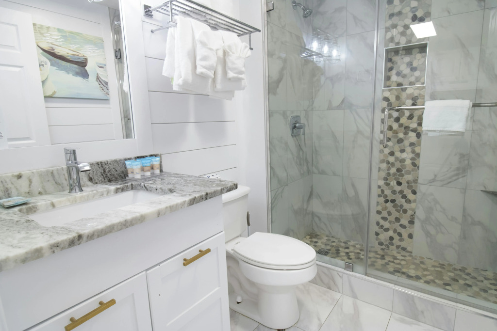 The Oceanfront Litchfield Inn 251