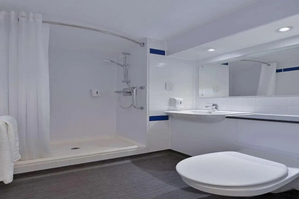 Travelodge Swansea M4