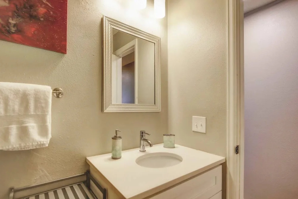 Luxury Denver Apts 8 BDs 4 BAs Great Location!