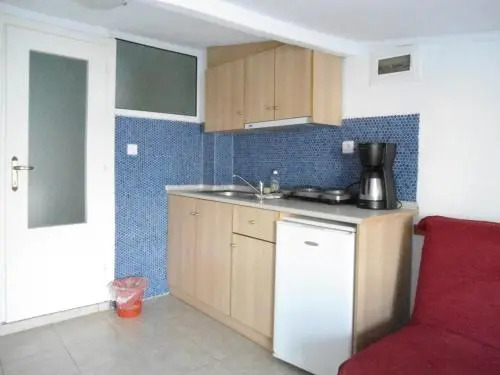 Leonidas Apartments
