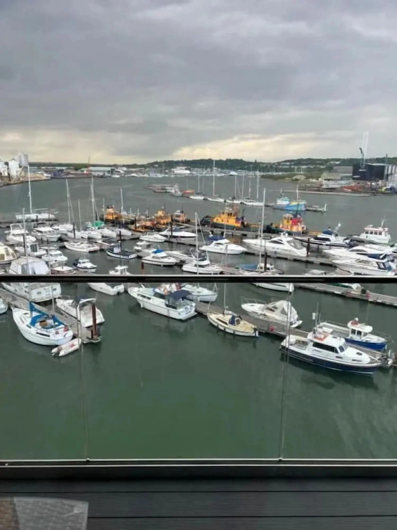 2 bed 2 Bath Waterfront Luxury Apartment