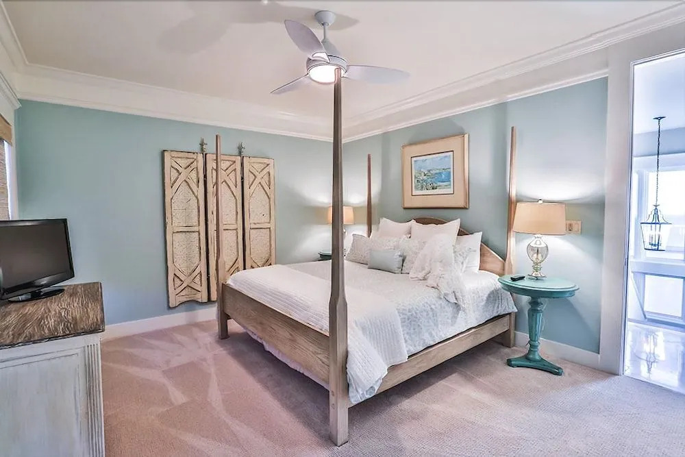 Villa Bianca 6 Bedroom Holiday Home by Five Star Properties