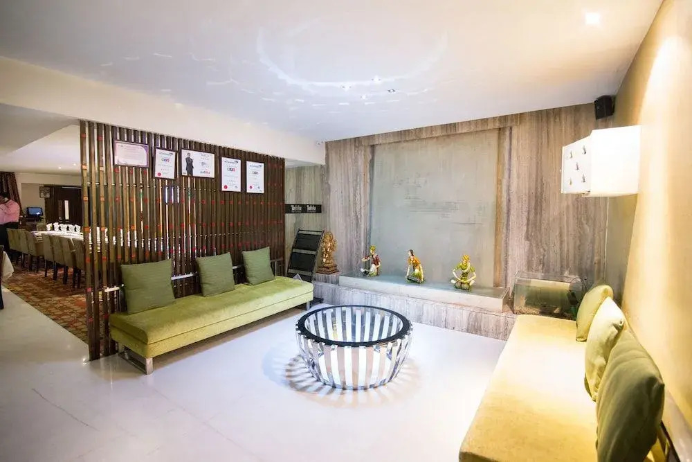 Hotel Hemaadri Grand