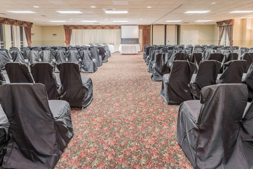 Days Hotel by Wyndham Danville Conference Center