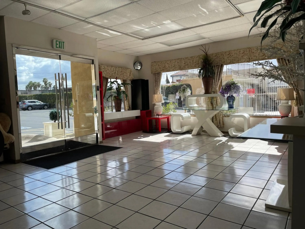 Grand Inn