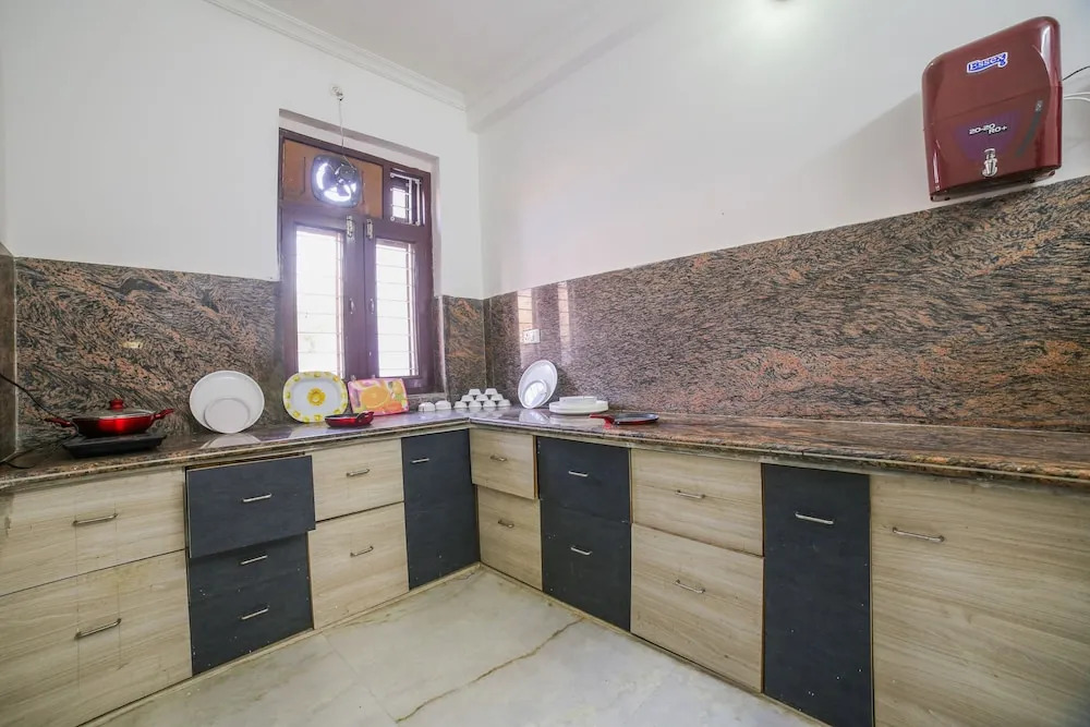Oyo Home 16423 Spacious 3Bhk