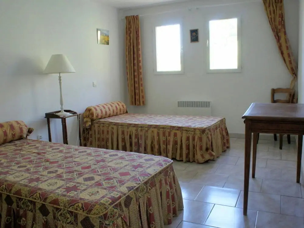Lovely Holiday Home in Saint-saturnin-lès-apt With Pool