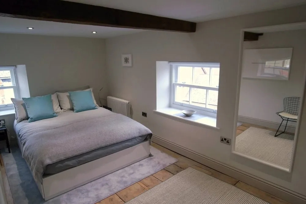 Stylish Wells Penthouse With Cathedral Views