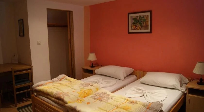 Rog Dogg Rooms