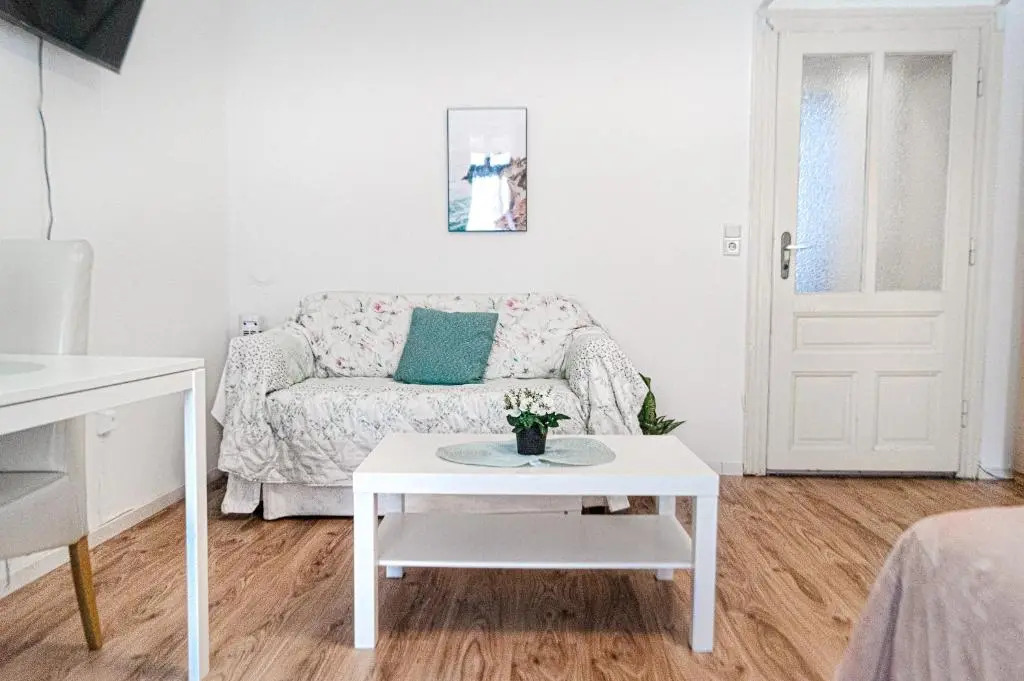 Charming Apt - ideal for Longstays