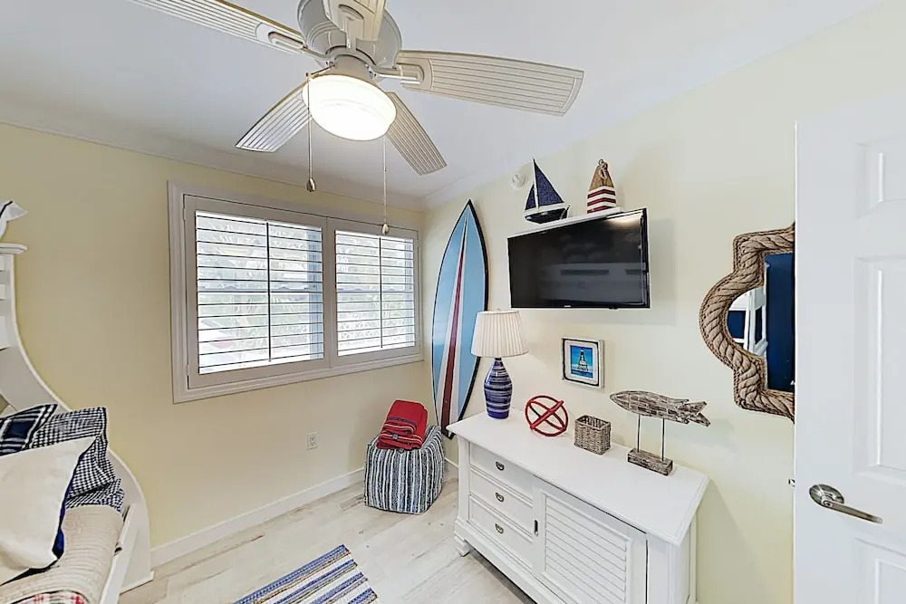 Sun-soaked Canal-front W/ Private Dock & Pool 3 Bedroom Home