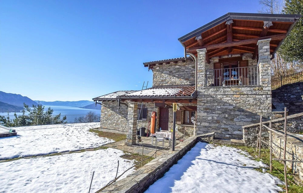 2 Bedroom Stunning Home In Luino