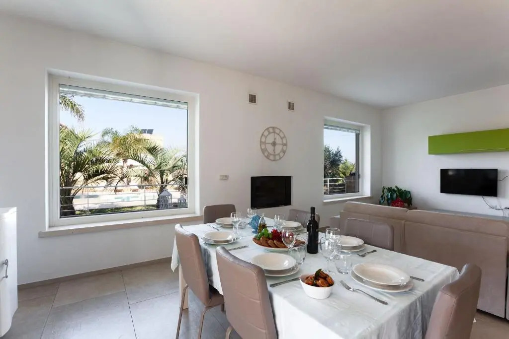 Villa piscina 5 camere 5 bagni spiaggia Ionio m780