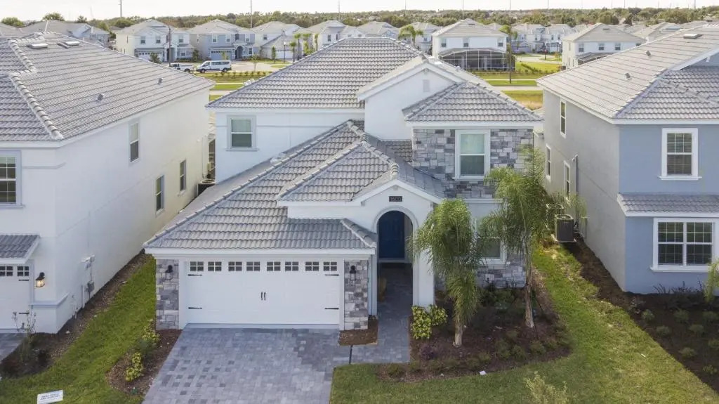 Amazing 6 Bedrooms Home at Champions Gate