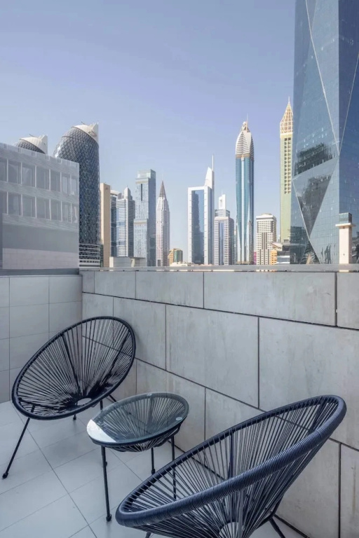 Silkhaus Modern Studio in Difc Iconic Tower Pool