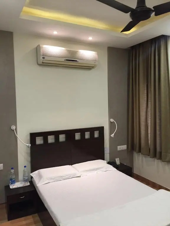 Pamposh Guest House GK II Market