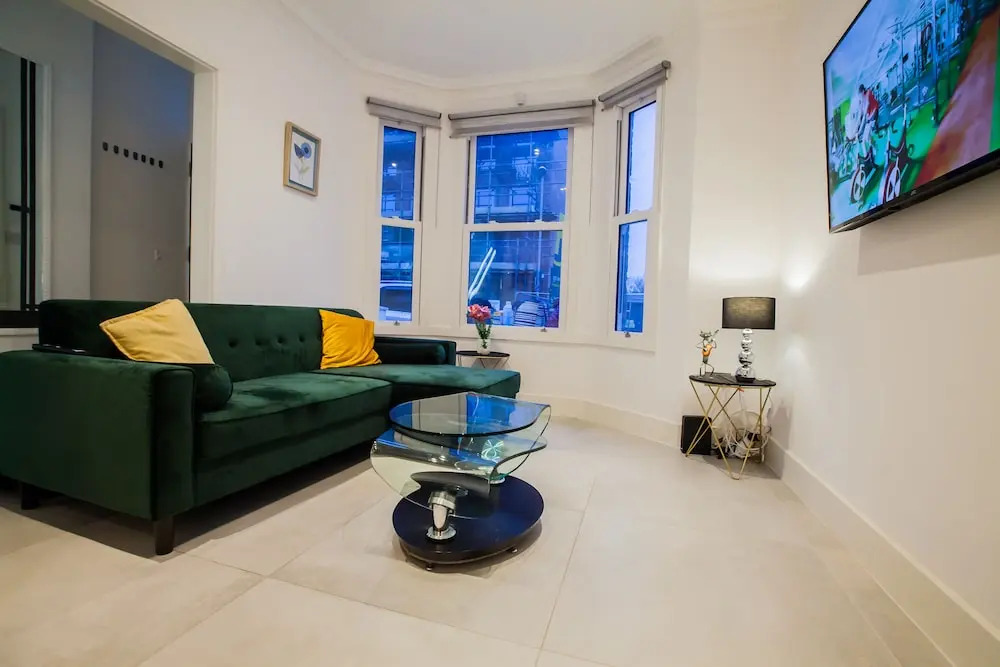 Surbiton Luxury Garden House 19A