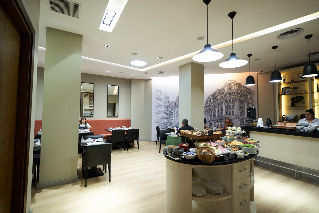 Carles Hotel