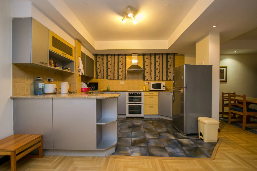 Kates Hotel & Residence